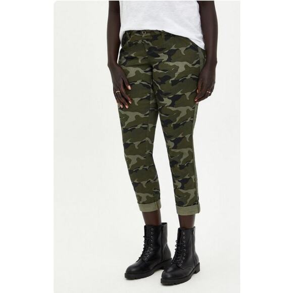 Torrid Women's Pants Cropped Aviator Camo Size 20 Twill Skinny NWT - Picture 3 of 10